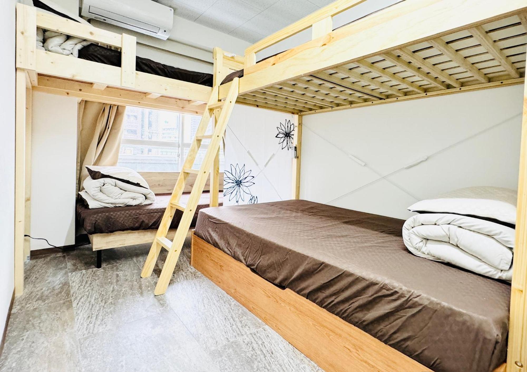 Guest House B'S Fiveⅱ Osaka Bagian luar foto